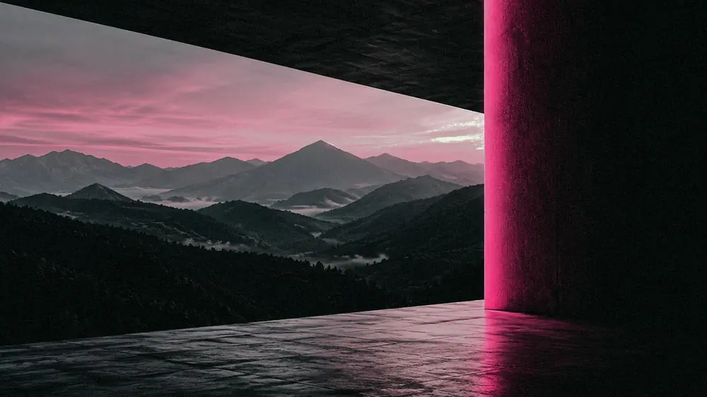 Um vão de concreto escuro emoldurando uma serra ao amanhecer; uma coluna à direita recebe luz magenta.