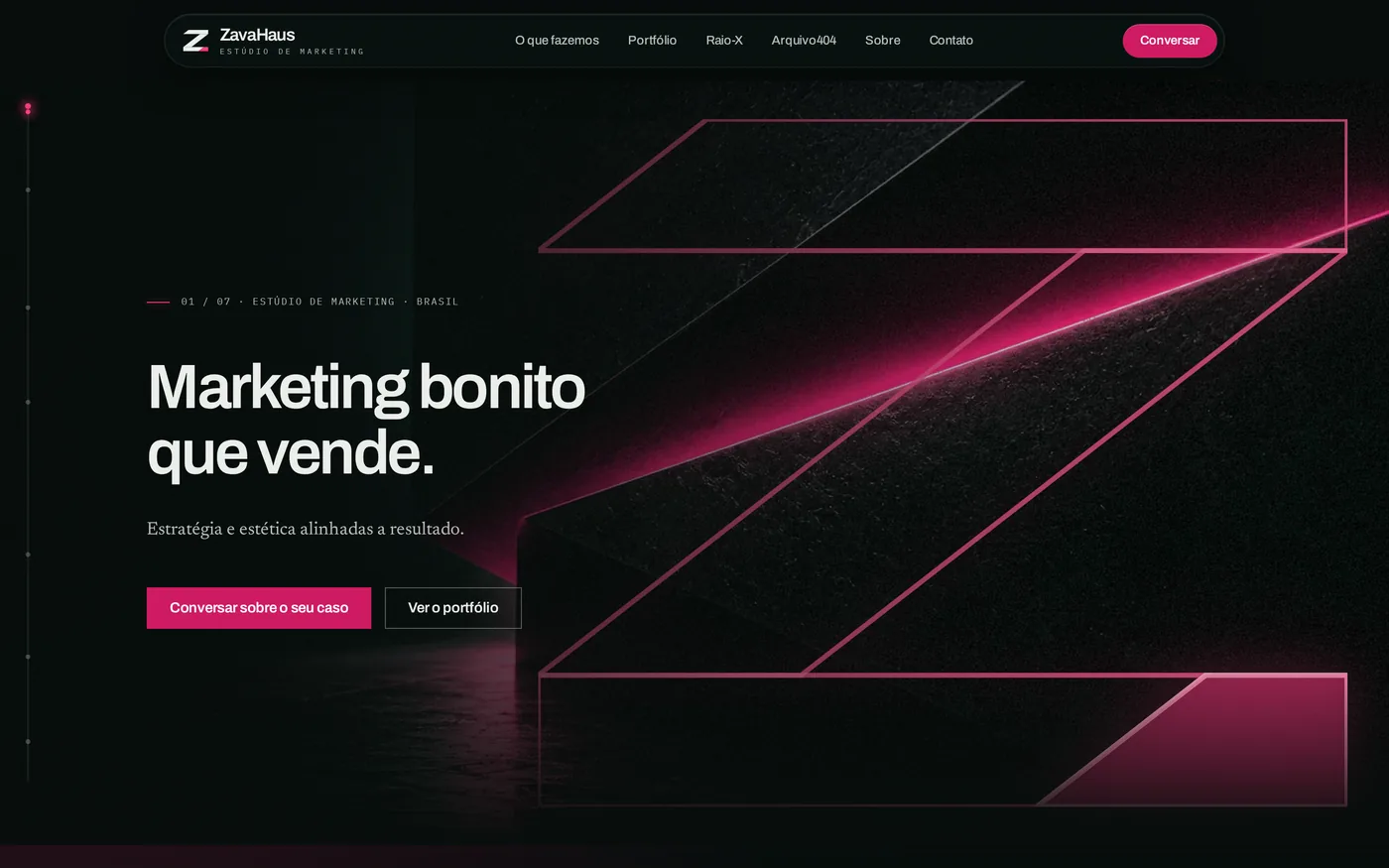 Captura da página inicial do site da ZavaHaus: fundo preto, o Z da marca desenhado a fio e a manchete “Marketing bonito que vende.”