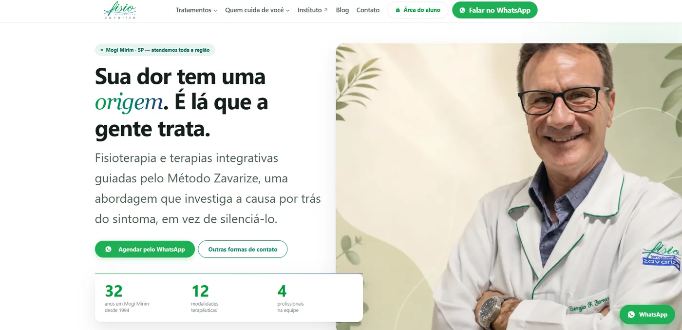 Página inicial do site da Fisioterapia Zavarize: manchete sobre a origem da dor, foto do fisioterapeuta e três números de credencial.